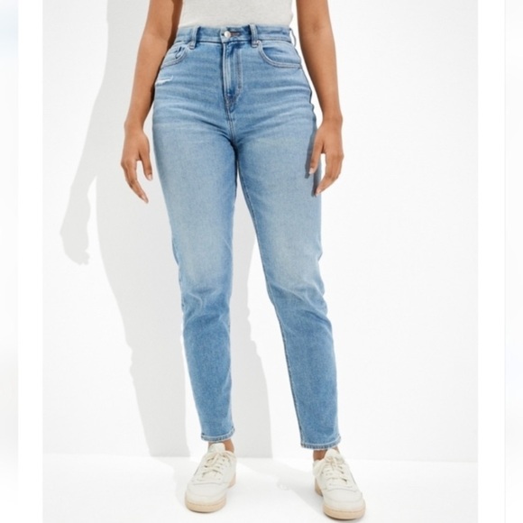 American Eagle Outfitters Mom Jeans size 6 long light wash high waist - Picture 1 of 14